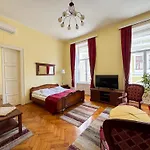 아파트 Centrum Vendeghaz *