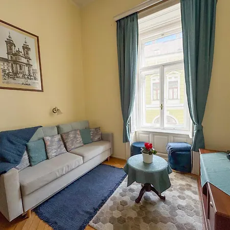 Centrum Vendeghaz Apartment Eger