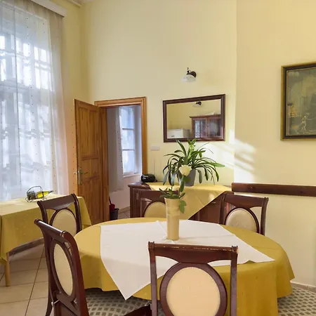 Apartment Centrum Vendeghaz *